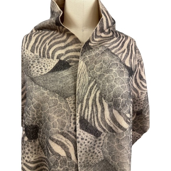 Authentic Salvatore Ferragamo 100% Cashmere Shawl Scarf, 27x60 Fringe Jaguar - Picture 2 of 6